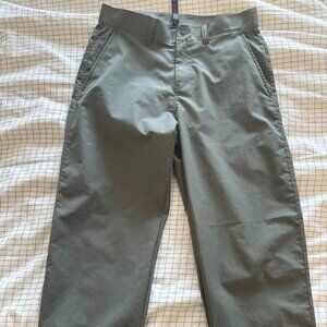 Lululemon Relaxed Tapered Twill Trouser Cropped - Army Green
